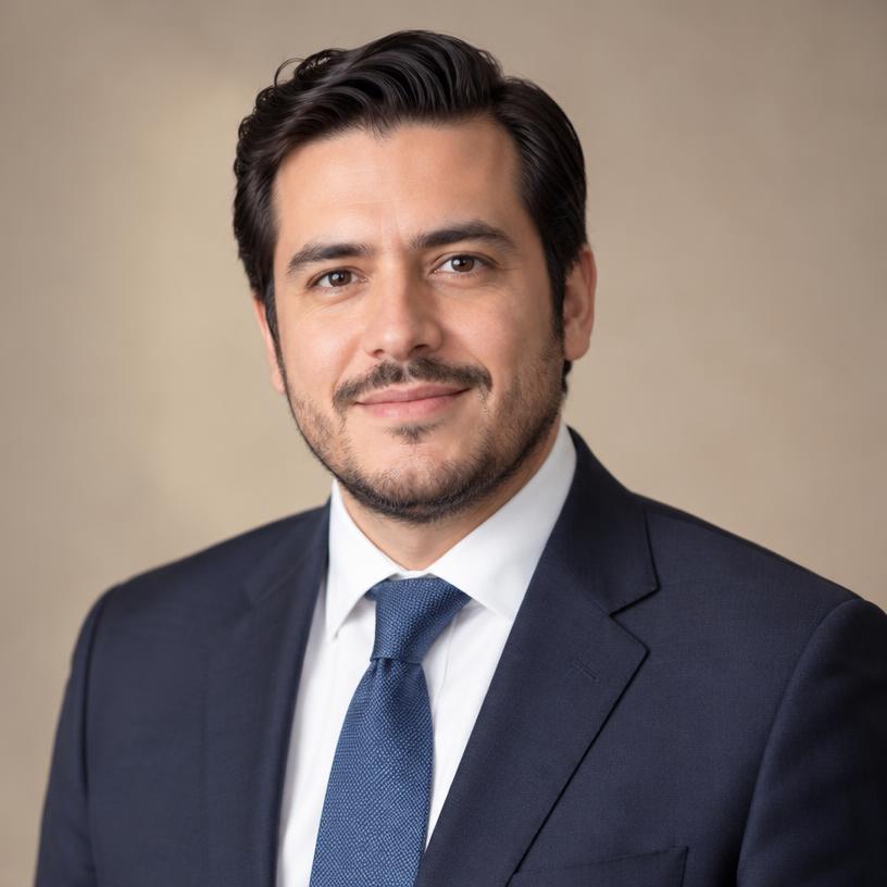 Retrato profesional de Aldair Ramos, licenciado en derecho en FD Consultores
